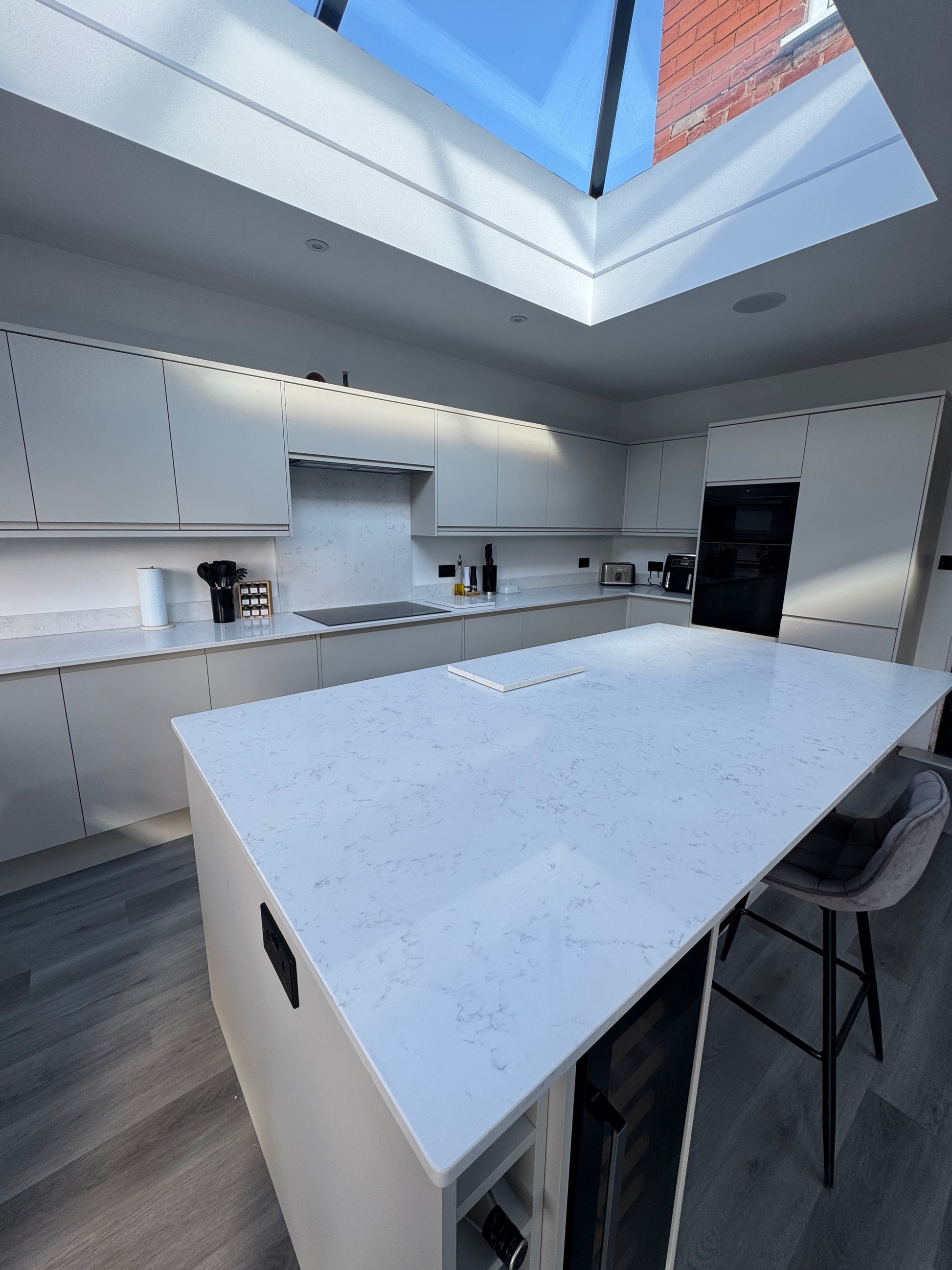 Carrara Quartz Worktops – Stokes Granite1